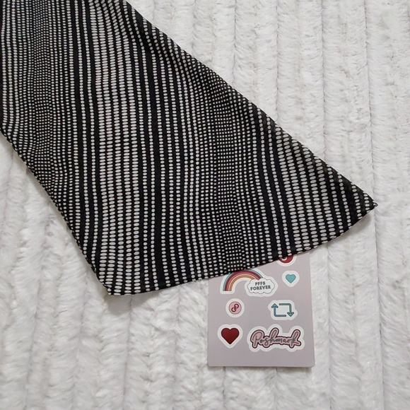 APOSTROPHE WOMAN•1-2X•Blk & wh blouse•pretty - Picture 5 of 12